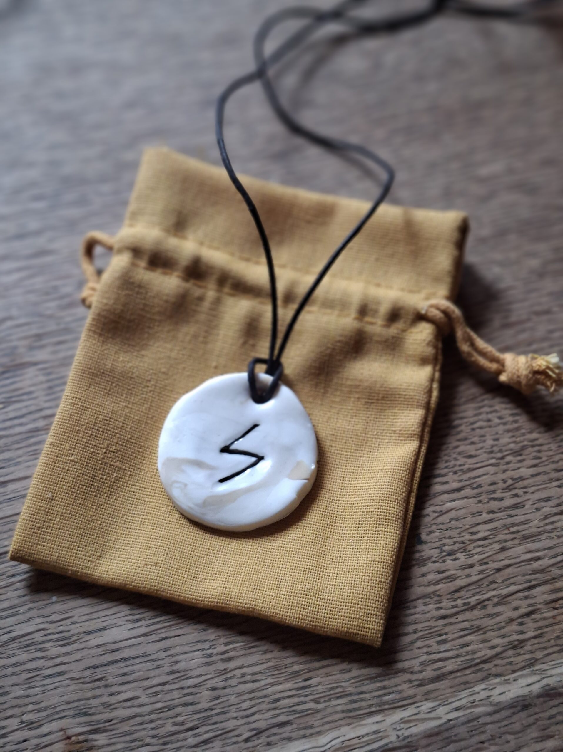 Runen Talisman – Bild 1